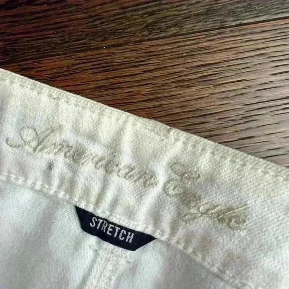 American Eagle Outfitters White Floral Embroidered Stretch Jean Short shorts  0 - Picture 6 of 11